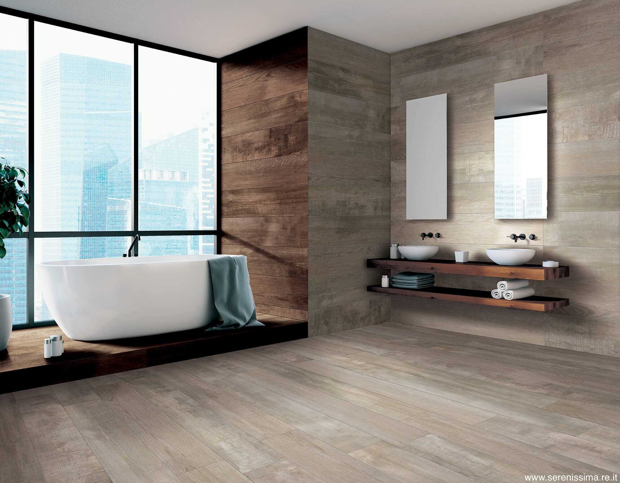 Licht natuurlijk grijze keramische houtlook tegels voor in de badkamer